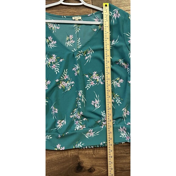 Lily White Plus 2X Floral Blouse Green Boho Bell Sleeve Tie Top V-Neck - Picture 8 of 8